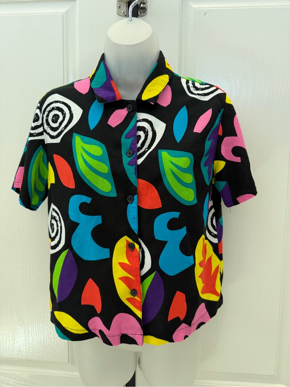 Stranger Things Bold Black Multicolor Print Button-Up Shirt Sz S